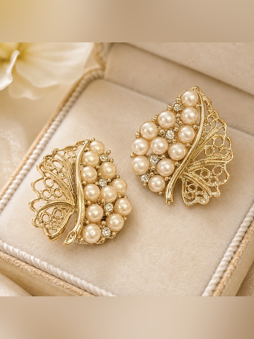 Vintage Lisner Earrings Gold Tone Faux Pearl Rhinestone Filigree Leaf Clip On